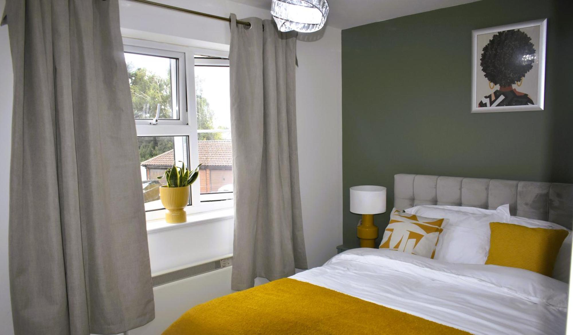 Luxury 2 Bed House With 3 Beds,3 Free Parking Lot In Dartford Near Town Centre, Adjacent Bus Stop, Train Station, Bluewater Mall, 25Mins To London City Airport,20 Miles From Central London Zewnętrze zdjęcie