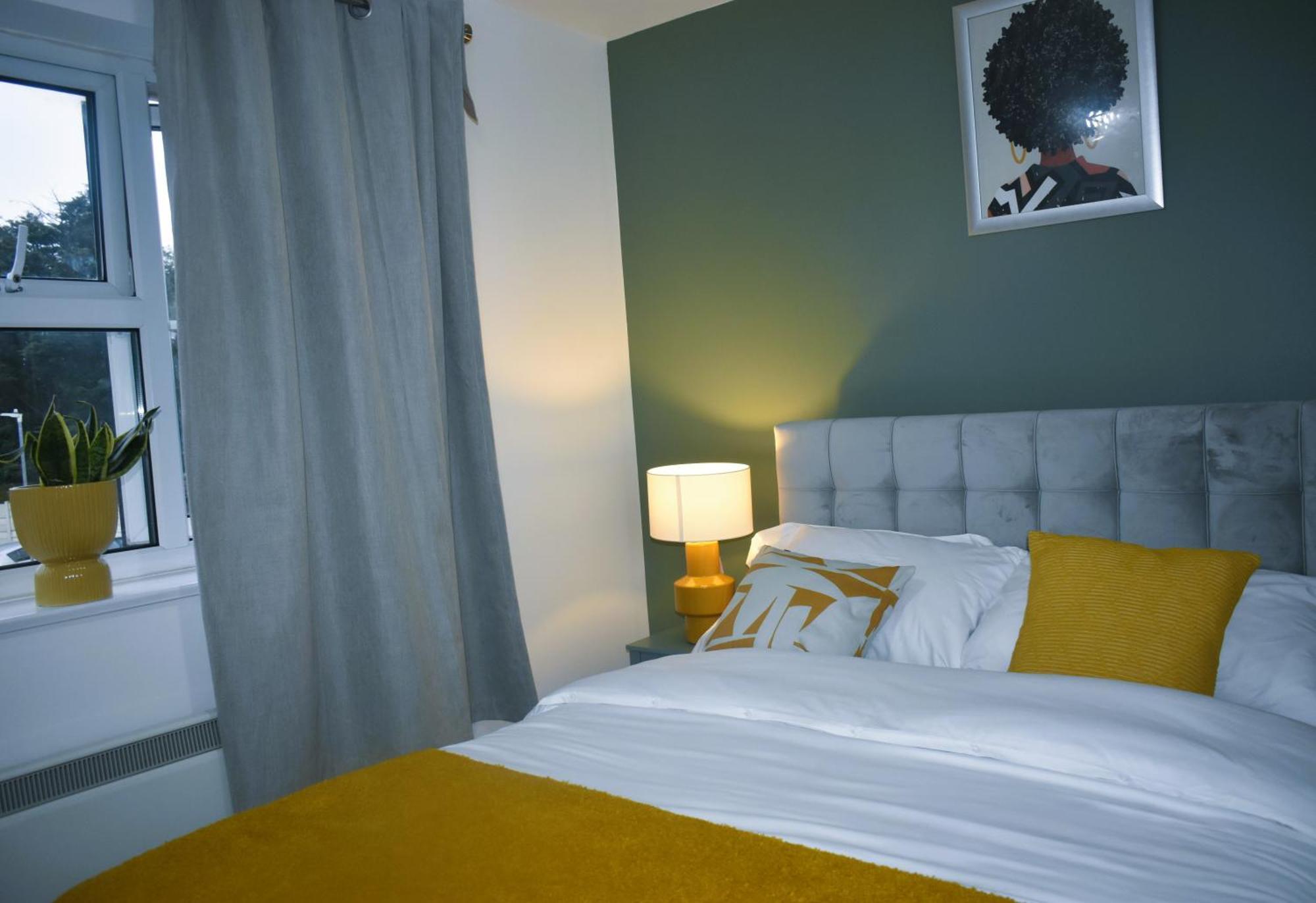 Luxury 2 Bed House With 3 Beds,3 Free Parking Lot In Dartford Near Town Centre, Adjacent Bus Stop, Train Station, Bluewater Mall, 25Mins To London City Airport,20 Miles From Central London Zewnętrze zdjęcie
