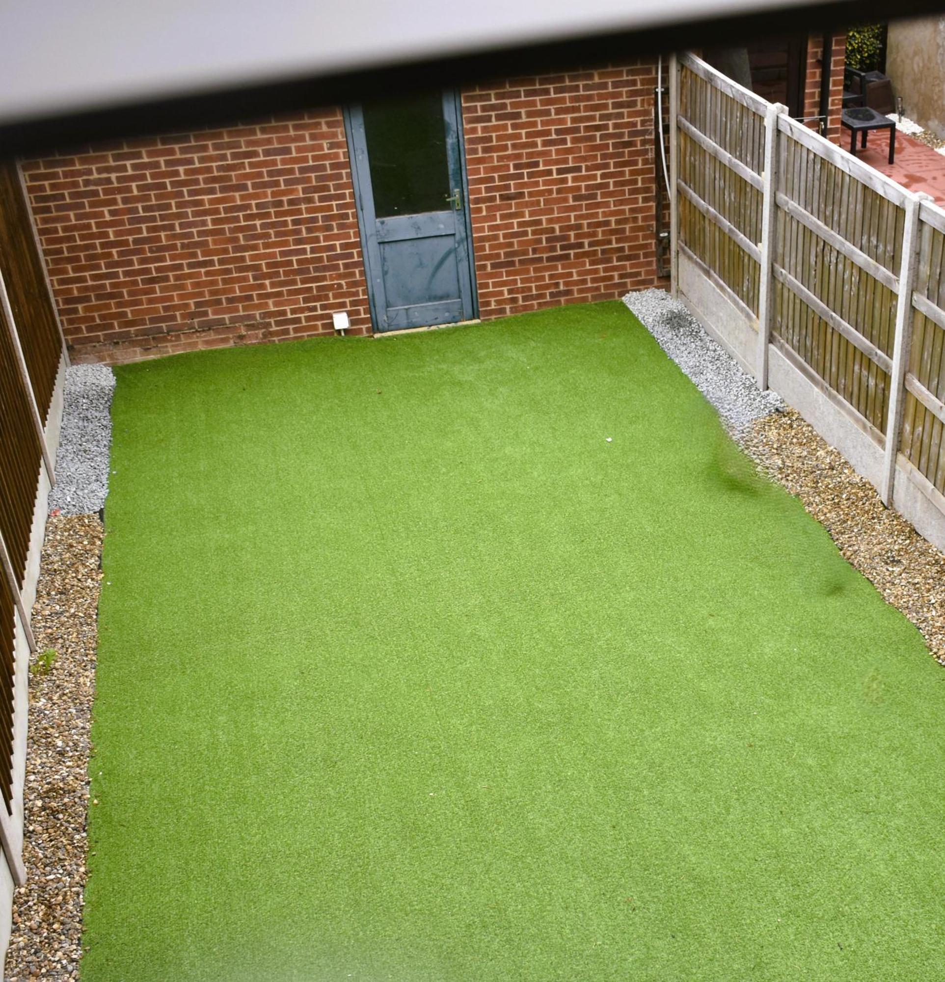 Luxury 2 Bed House With 3 Beds,3 Free Parking Lot In Dartford Near Town Centre, Adjacent Bus Stop, Train Station, Bluewater Mall, 25Mins To London City Airport,20 Miles From Central London Zewnętrze zdjęcie